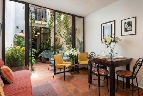 Solarium, Seating area, Dining area, Inner courtyard view, kitchen
