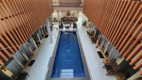 Restaurant/places to eat, Pool view, Swimming pool