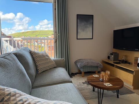 TV and multimedia, View (from property/room), Balcony/Terrace, Living room, Mountain view