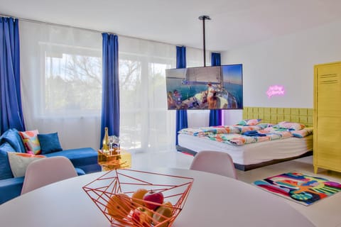 TV and multimedia, Photo of the whole room