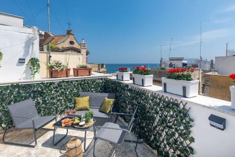 Property building, Day, Natural landscape, View (from property/room), Balcony/Terrace, Food and drinks, Seating area, Dining area, Food, Sea view