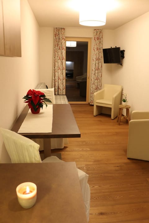 TV and multimedia, Seating area