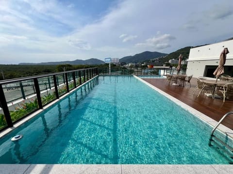 Day, Natural landscape, View (from property/room), Mountain view, Pool view, Swimming pool, sunbed
