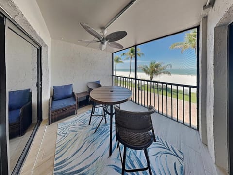 Balcony/Terrace, Seating area, Beach, Sea view
