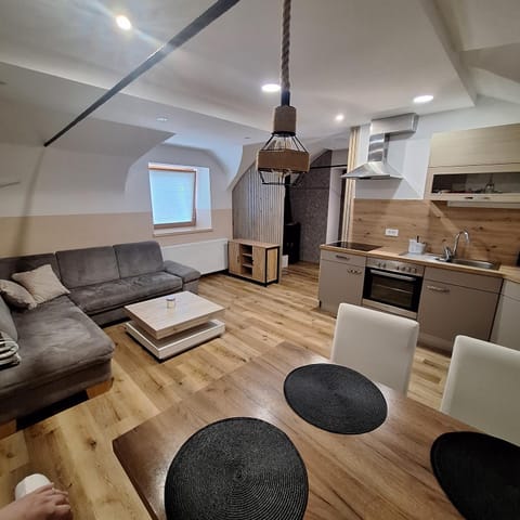 Kitchen or kitchenette, Living room