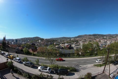 Day, Neighbourhood, Natural landscape, Bird's eye view, City view, Mountain view, Street view, Location