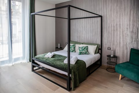 Nearby landmark, Bed, Photo of the whole room, Bedroom, City view, City view, heating, heating, towels