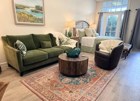 Bed, Living room, Photo of the whole room, Seating area, Bedroom
