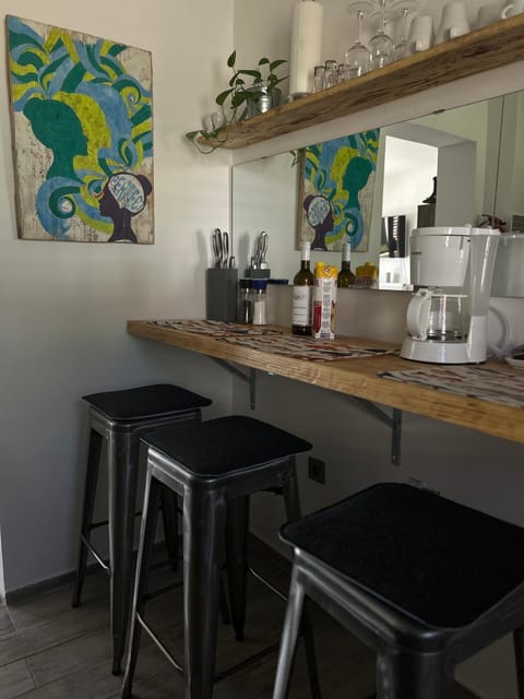 Coffee/tea facilities, Kitchen or kitchenette, Dining area