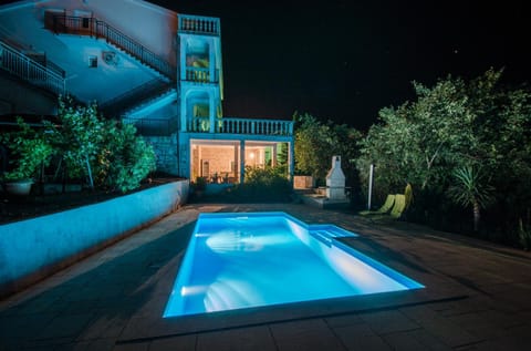 Swimming pool, Swimming pool