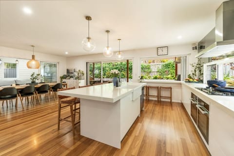 Kitchen or kitchenette, Dining area, stove