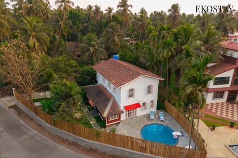 Property building, Day, Bird's eye view, Pool view, Swimming pool