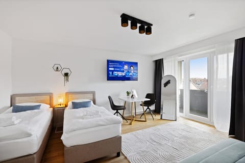Bed, TV and multimedia, Balcony/Terrace, Seating area, Dining area, Bedroom
