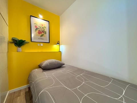 Bed, TV and multimedia, Bedroom, heating