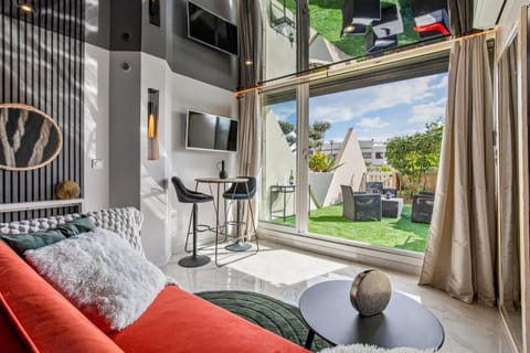 Patio, View (from property/room), Balcony/Terrace, Seating area, Garden view