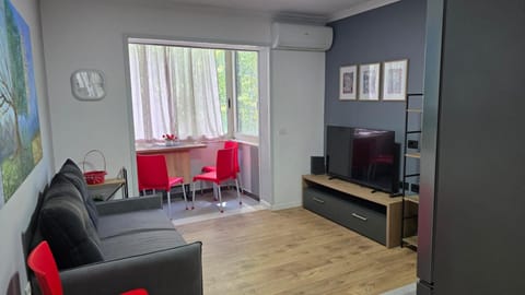 Kitchen or kitchenette, Seating area
