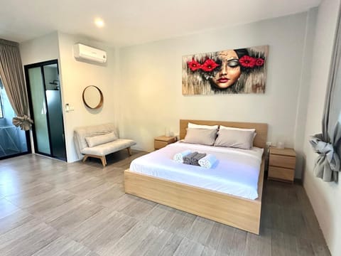 Photo of the whole room, Bedroom, air conditioner