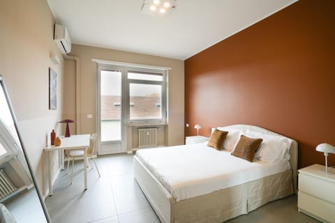 Bedroom, towels