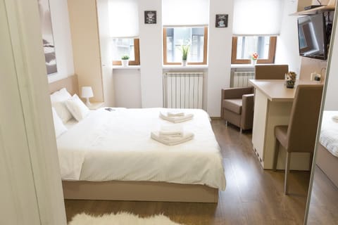 Bed, Other, Photo of the whole room, Decorative detail, Dining area