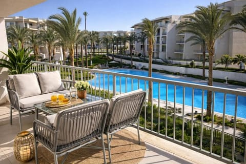 Seating area, Pool view