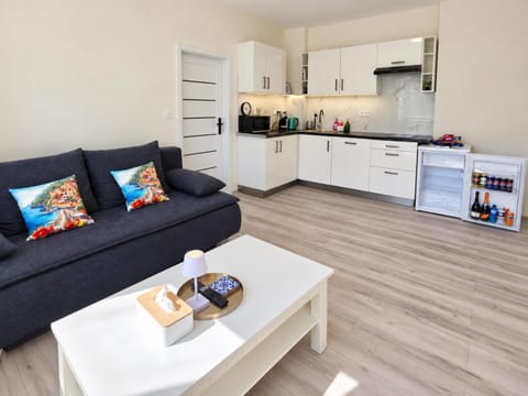 Kitchen or kitchenette, Living room, Seating area, Dining area, dishwasher, minibar, pet friendly, stove