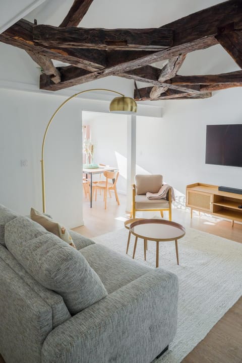 TV and multimedia, Living room, Photo of the whole room, Seating area, Evening entertainment