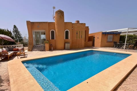 Property building, Day, Pool view, Swimming pool, sunbed