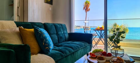 View (from property/room), Balcony/Terrace, Living room, Seating area, Sea view