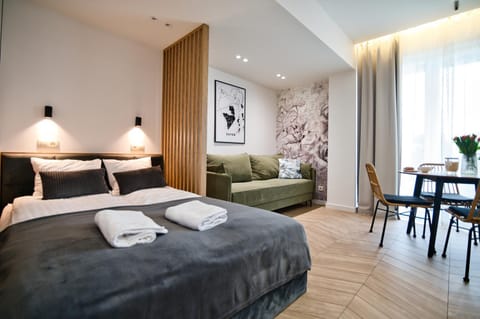 Bed, Living room, Photo of the whole room, Seating area