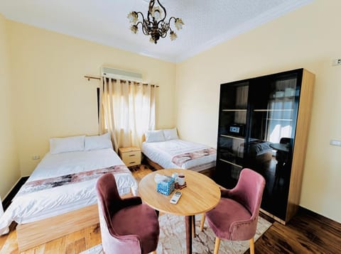 Bed, TV and multimedia, Living room, Photo of the whole room, Seating area, Dining area, Bedroom