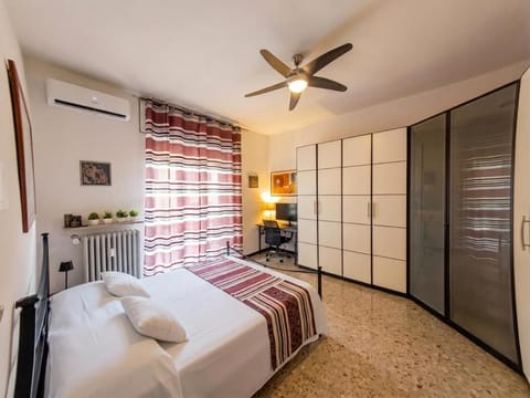 Bed, Photo of the whole room, Bedroom, wardrobe, air conditioner