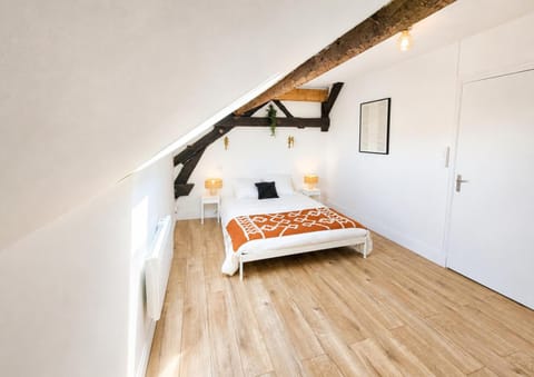 Bed, Night, Photo of the whole room, Bedroom