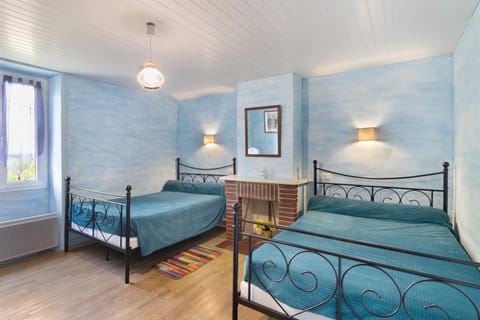 Property building, Living room, Bedroom