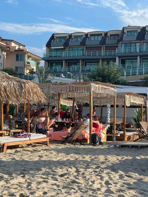 Property building, Day, People, Beach, Sea view, sunbed