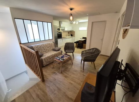 TV and multimedia, Kitchen or kitchenette, Living room, Dining area