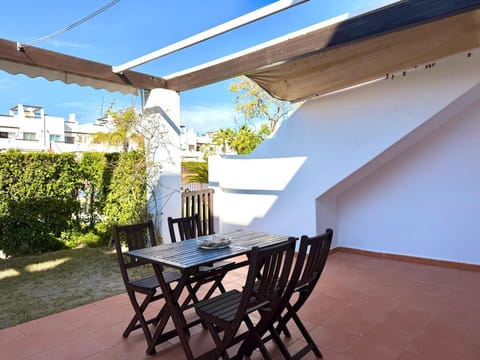 Patio, Dining area