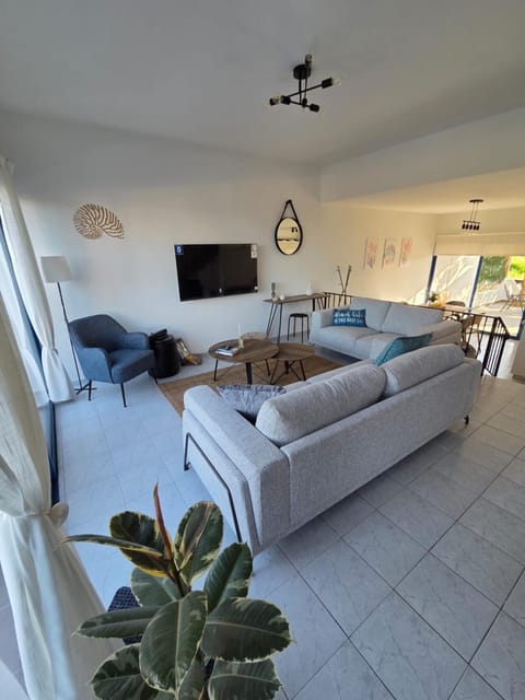 Communal lounge/ TV room, TV and multimedia, Living room, Seating area