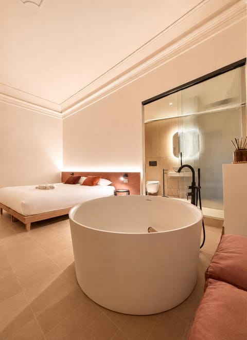 Photo of the whole room, Bath