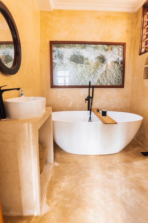 Hot Tub, Bathroom, Quiet street view, Bath