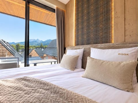 Bed, Natural landscape, View (from property/room), Photo of the whole room, Bedroom, Mountain view