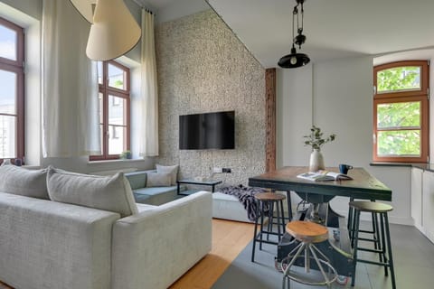 TV and multimedia, Living room, Seating area, Dining area, Evening entertainment