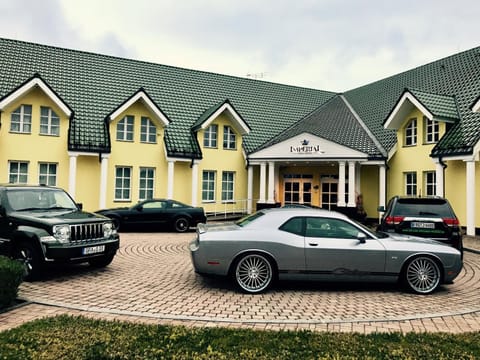 Property building, Day