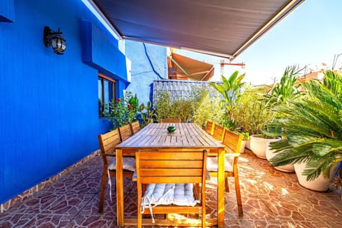 Patio, Day, View (from property/room), Dining area, Garden view