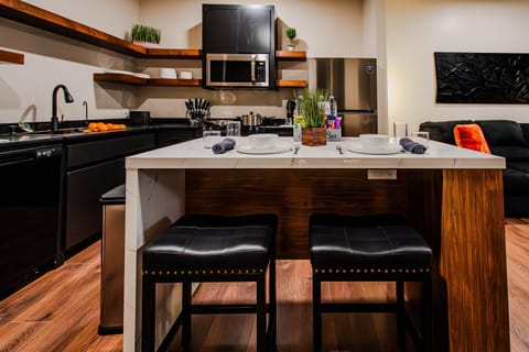 Kitchen or kitchenette, Living room, Seating area, Dining area