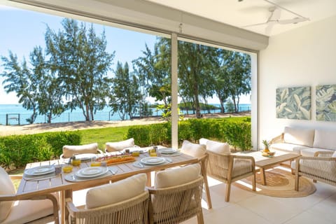 Day, Natural landscape, View (from property/room), Balcony/Terrace, Dining area, Sea view