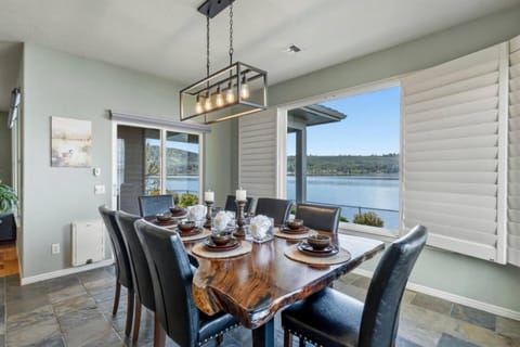 Dining area, Lake view