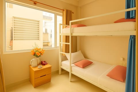 Bedroom, bunk bed