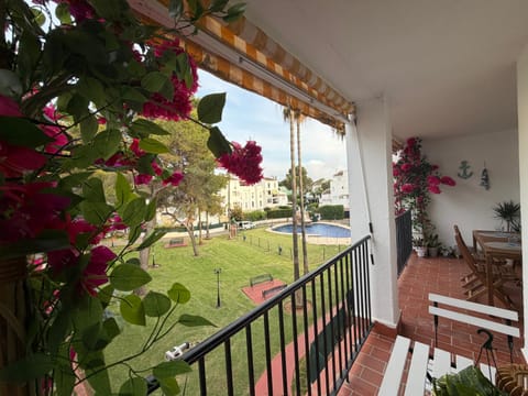 Balcony/Terrace, Garden view, Pool view