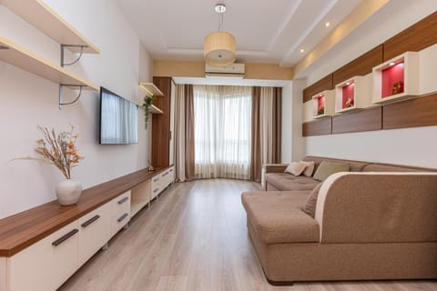 Communal lounge/ TV room, TV and multimedia, Living room, Photo of the whole room, Seating area, air conditioner