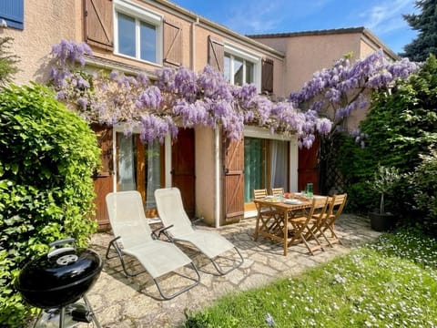 Patio, Spring, Garden, Dining area, Garden view